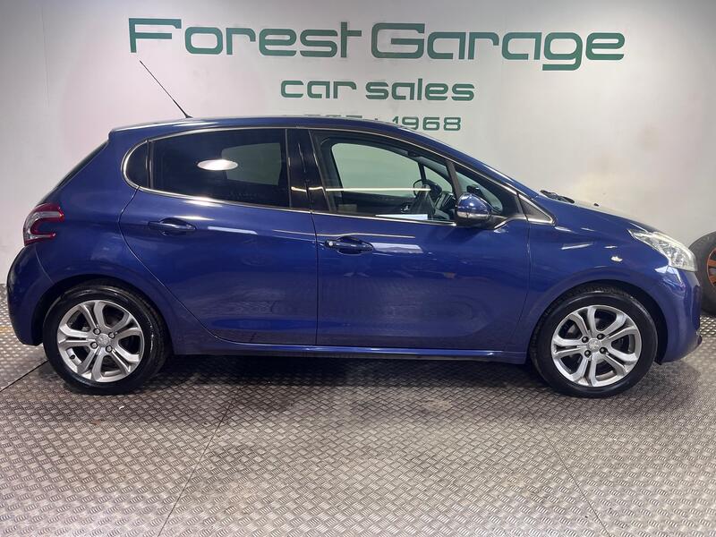 View PEUGEOT 208 1.4 HDi Allure