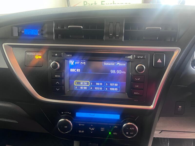 TOYOTA AURIS
