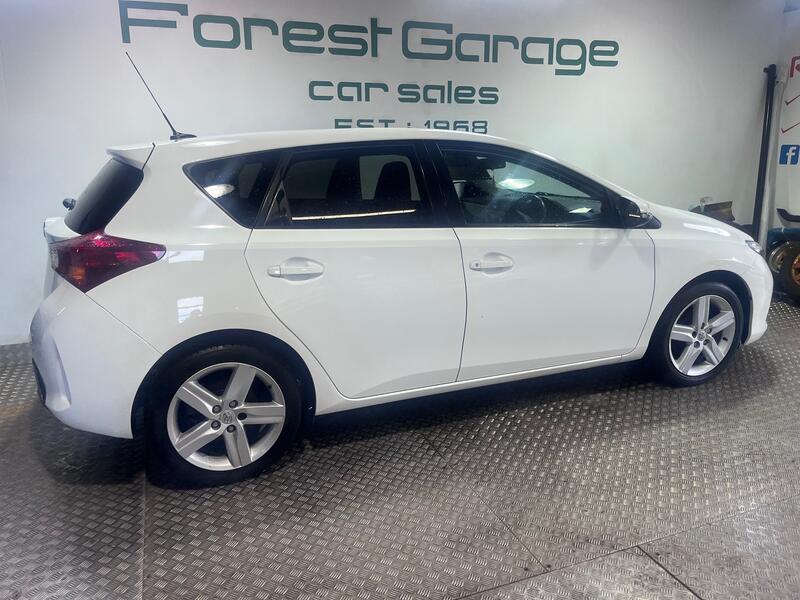 TOYOTA AURIS