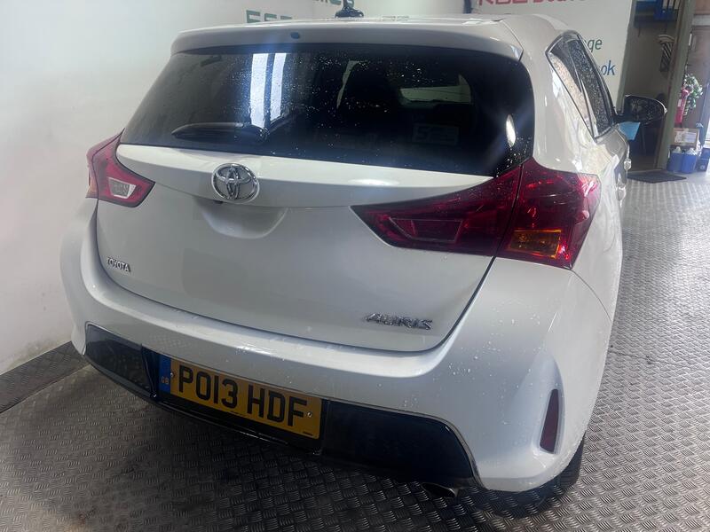 TOYOTA AURIS