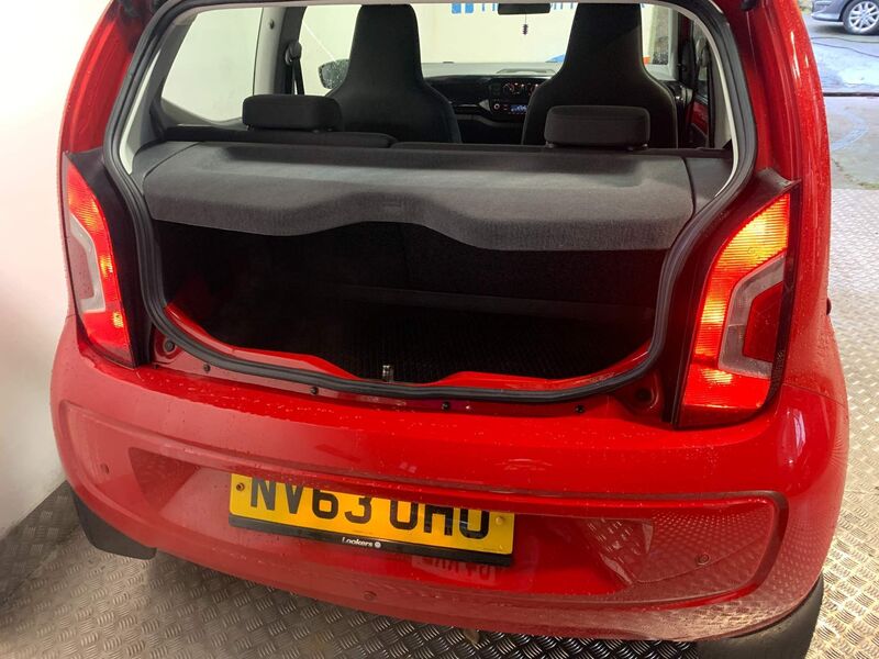 VOLKSWAGEN UP