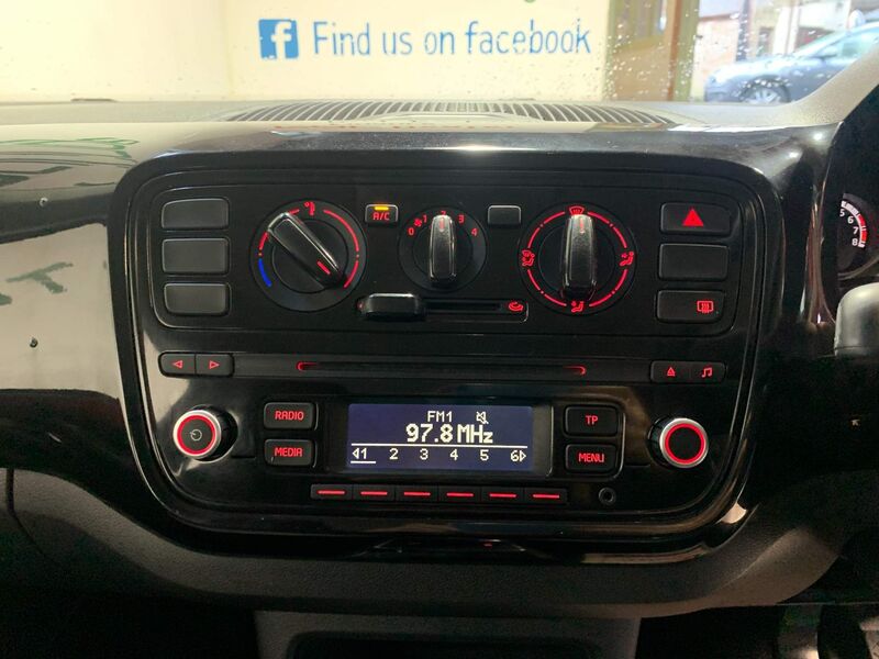 VOLKSWAGEN UP