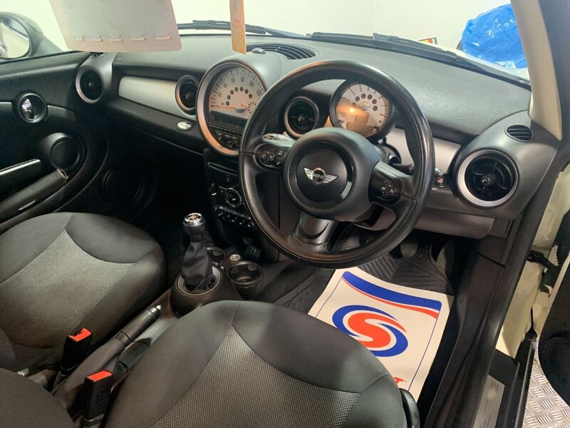 MINI HATCH