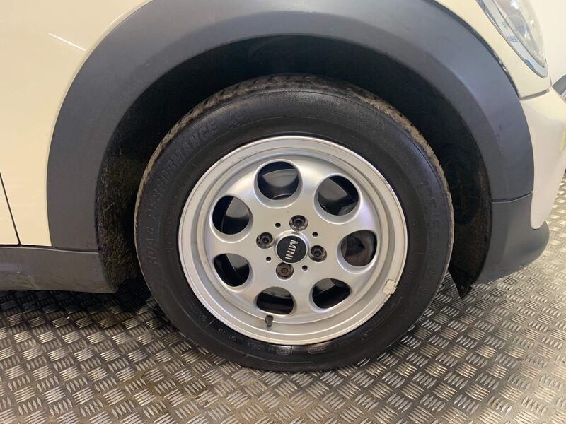 MINI HATCH