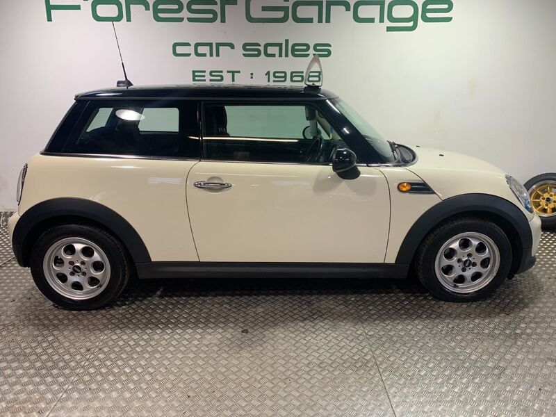 View MINI HATCH 1.6 Cooper Sport Chili 3dr