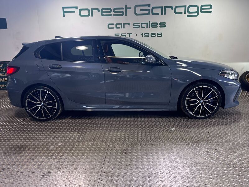 View BMW 1 SERIES 118D M SPORT